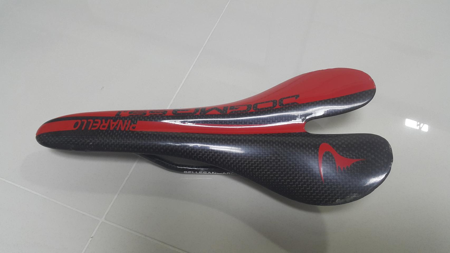 피나렐로 도그마 카본안장