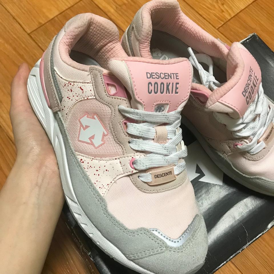 [230]데상트 쿠키핑크 런닝화