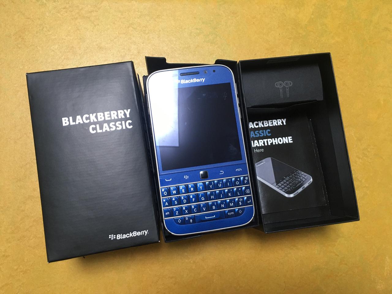 블랙베리 클래식 q20 코발트블루 100-1