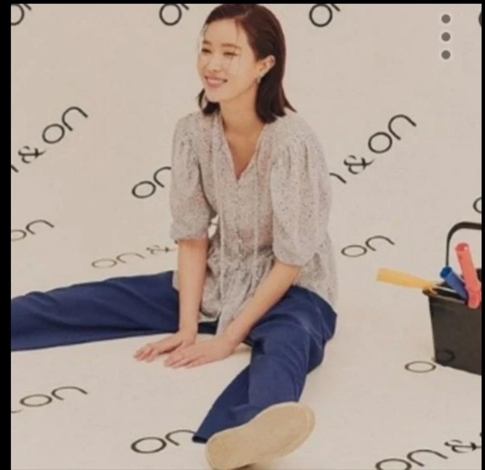 온앤온 임수향 블라우스