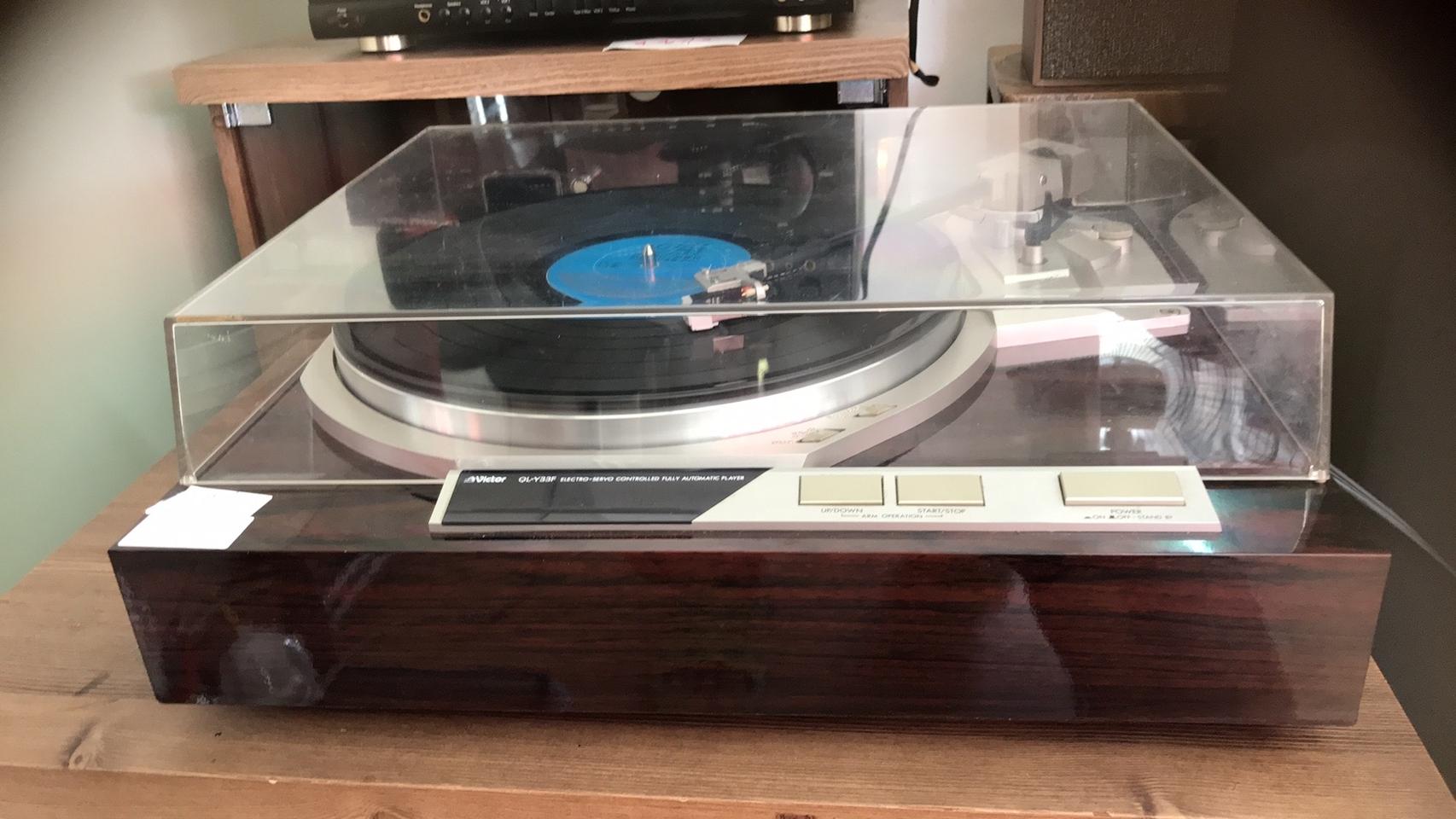 턴테이블.  엄청 깨끗하게 관리가 되어 있습니다. 모든 작동 완벽합니다