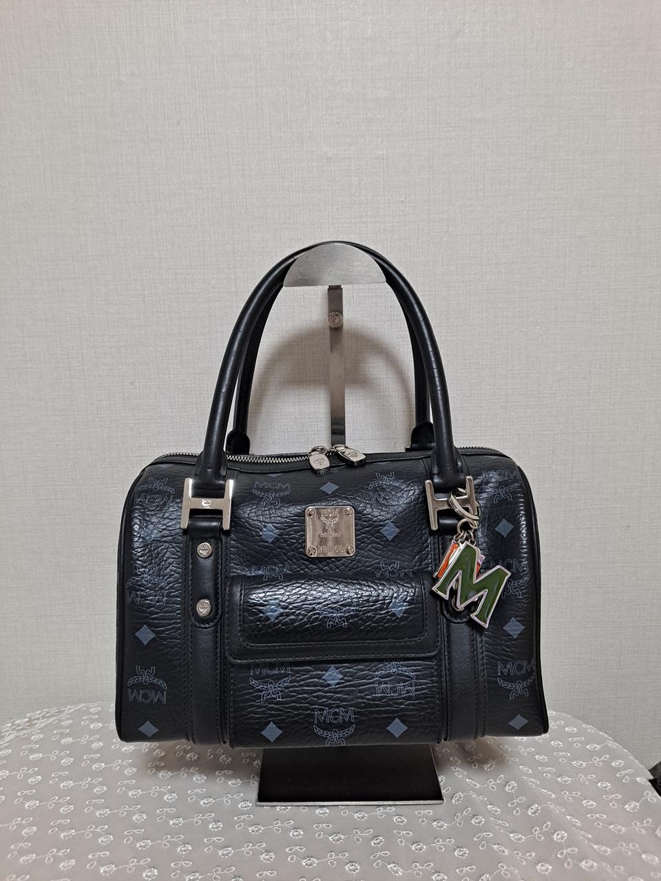 정품  MCM  가죽  토드백