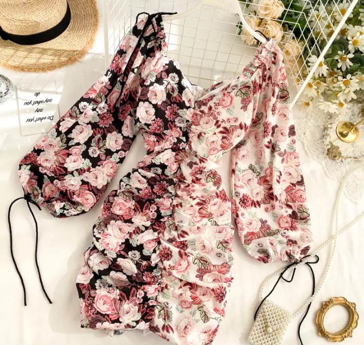 새상품)반반 배색 플라워 셔링 쉬폰 미니원피스