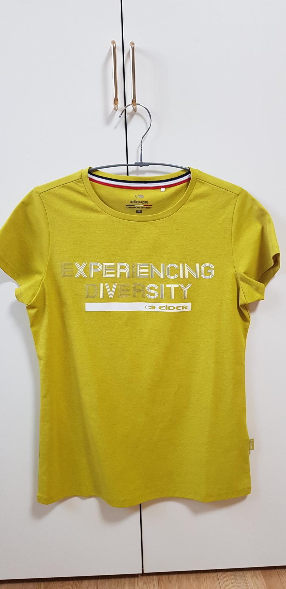 등산 라운드티셔츠