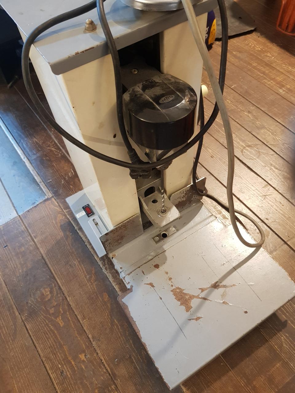 아톰전동천공기팝니다