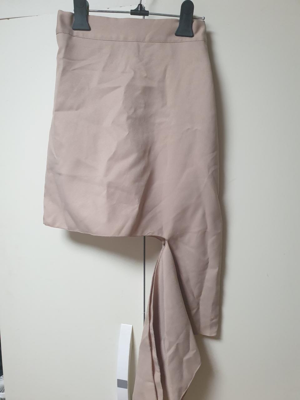 베이지 언발스커트