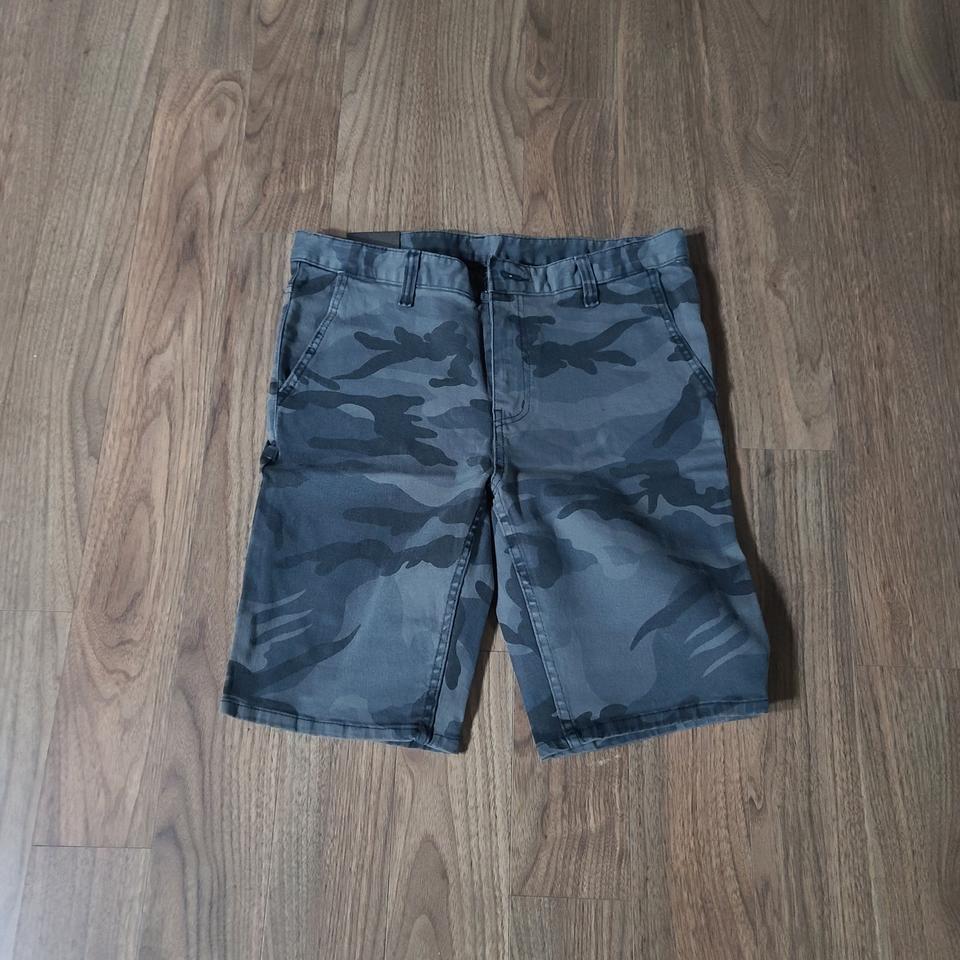 (새상품) 편집샵 다크 카모 반바지