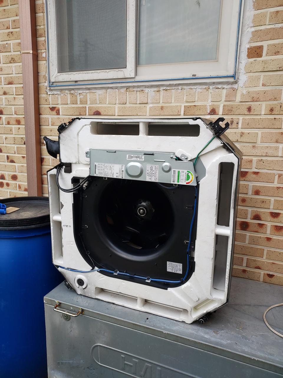 엘지 천장형 냉난방기 40평형 팝니다