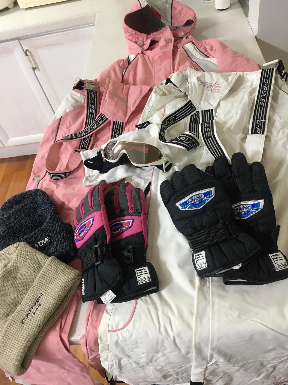 스키복 세트 (스키복 상의1, 하의2, 장갑2, 고글1, 모자2)