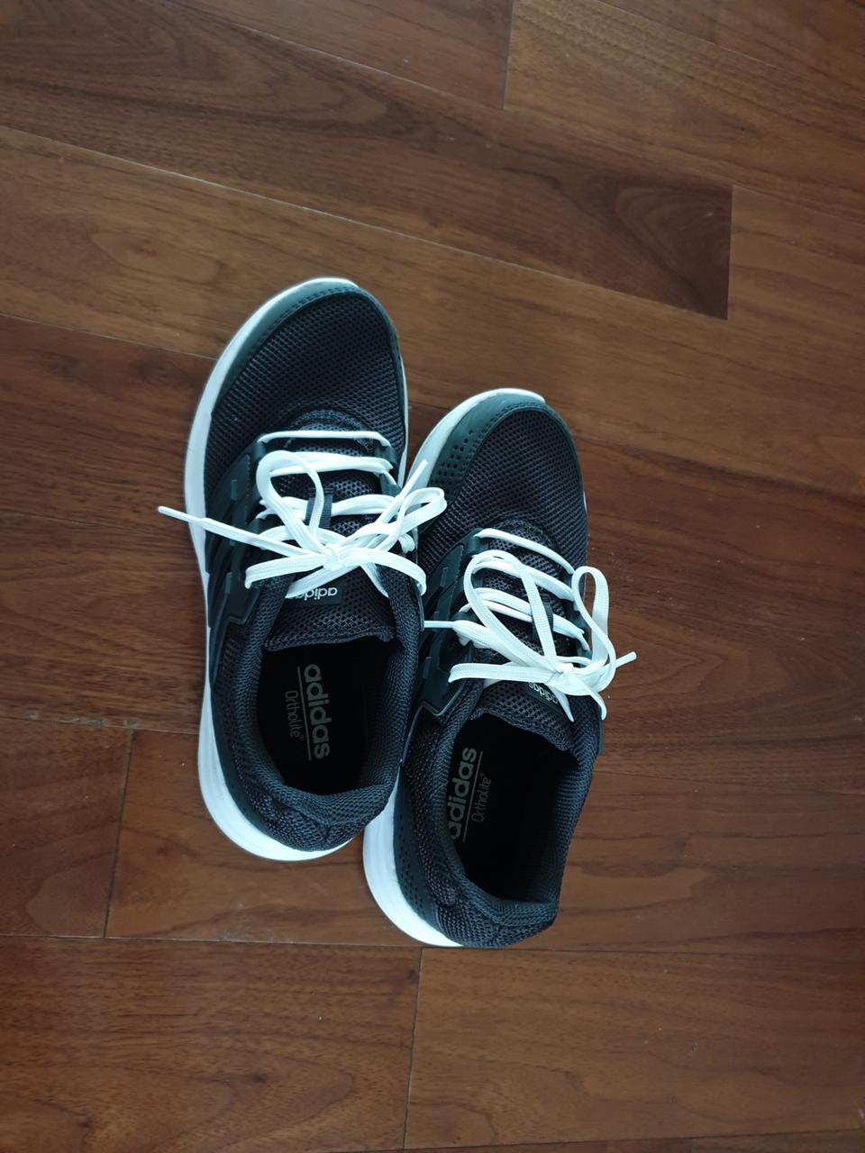 아디다스운동화(235) 거의새상품