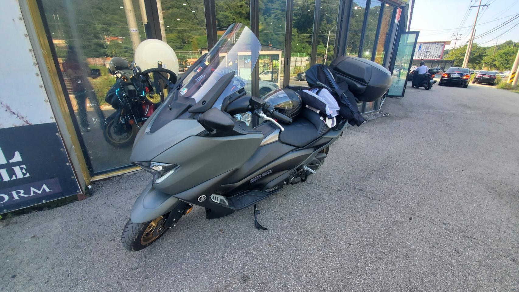 야마하 티맥스560 21년식 신차급팝니다.