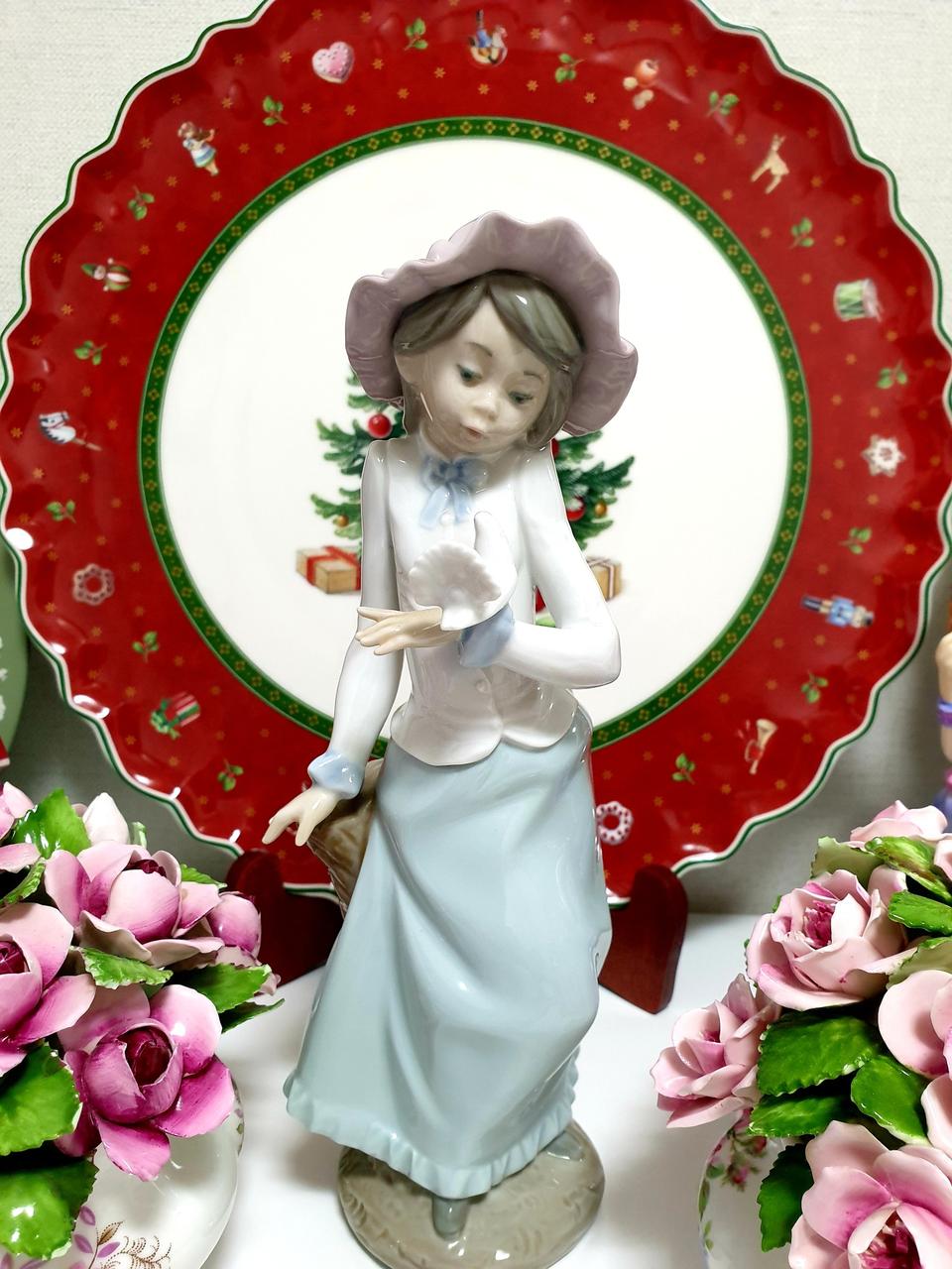 나오야드로 비둘기와 모자쓴 소녀