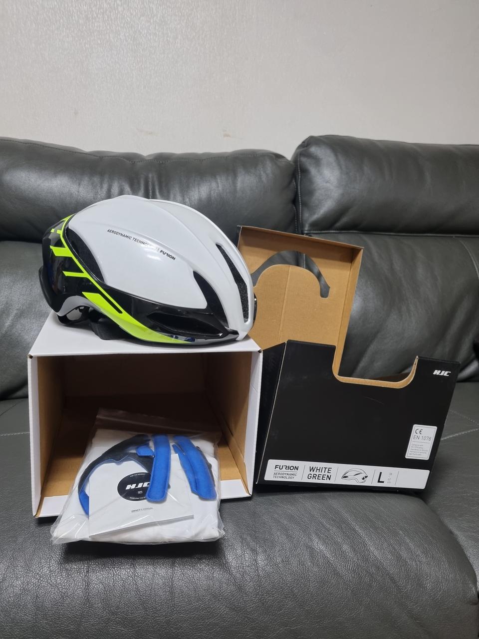 홍진 퓨리온 1.0 펄화이트형광색 L사이즈(58~62) 팝니다