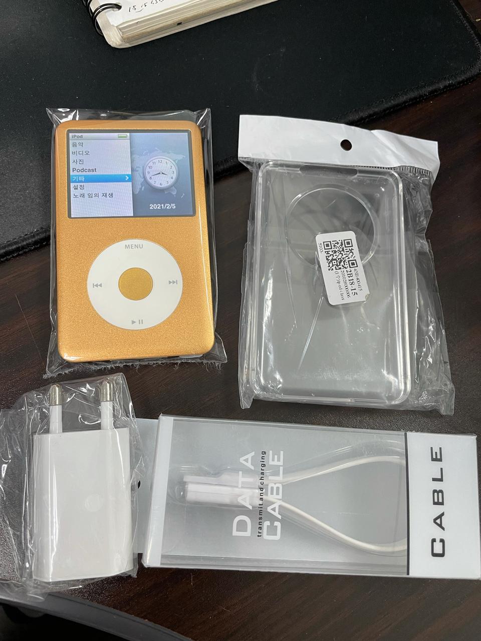 아이팟클래식 골드 에디션 필름 케이스 포함