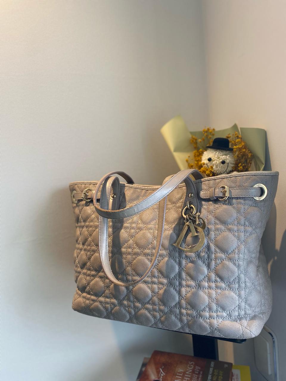 디올 까나쥬 쇼퍼백 개런티o