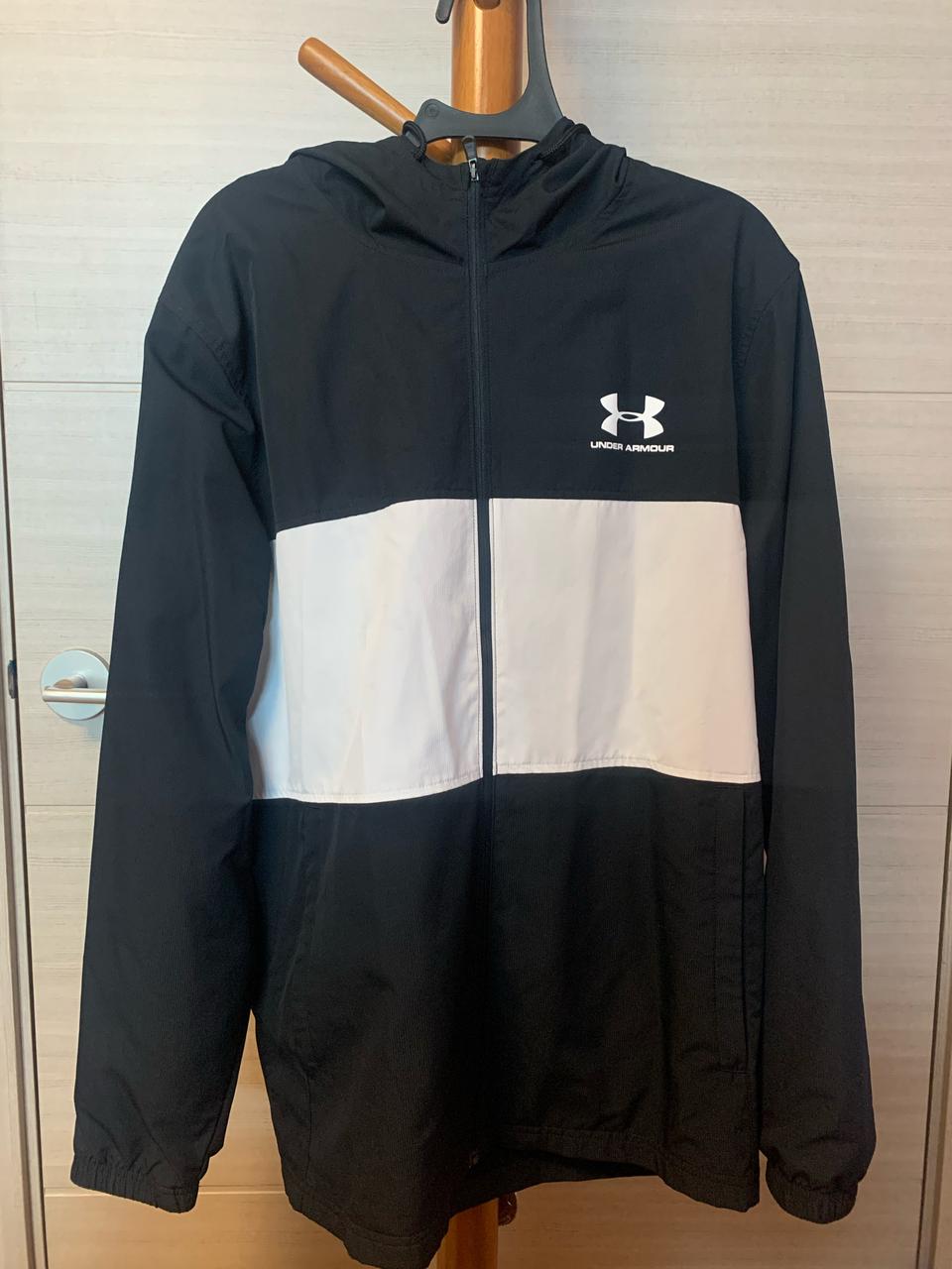 언더아머 바람막이 거의 새상품