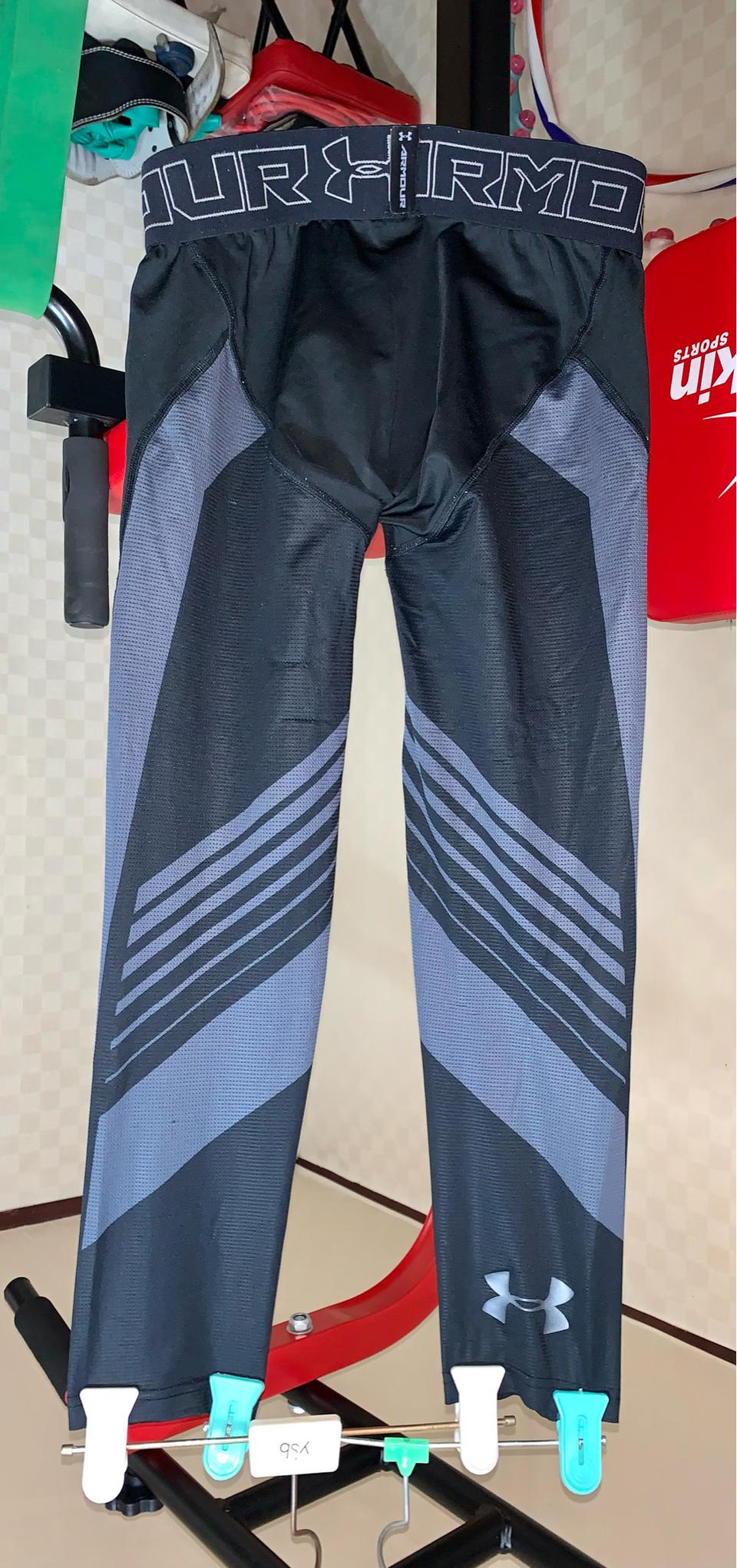 언더아머 레깅스(타이즈)운동복