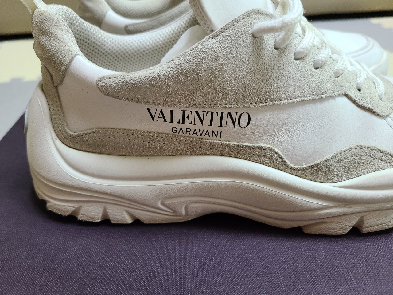 발렌티노 반시 스니커즈 40사이즈