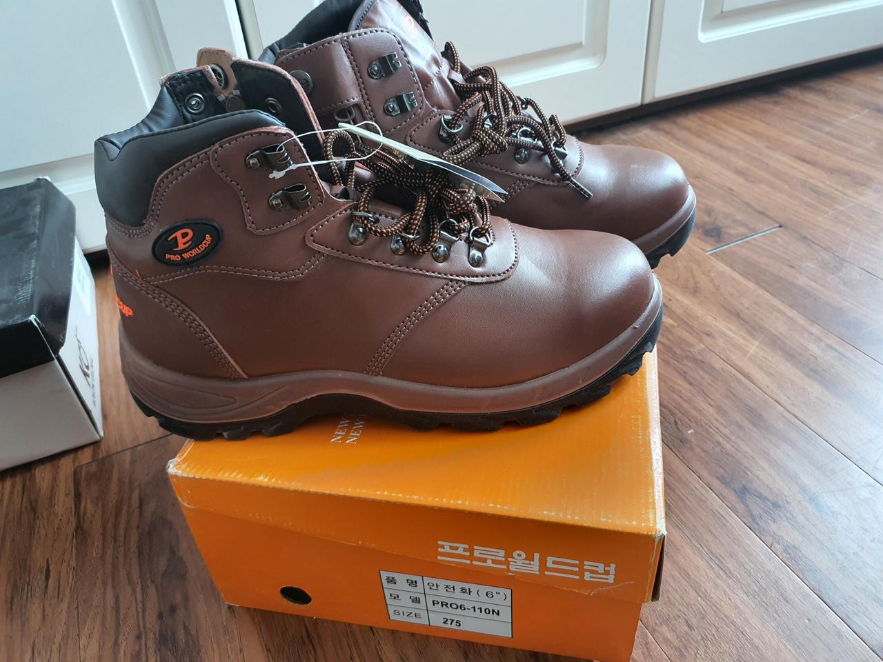 (새상품)프로월드컵 안전화 275 팝니다.