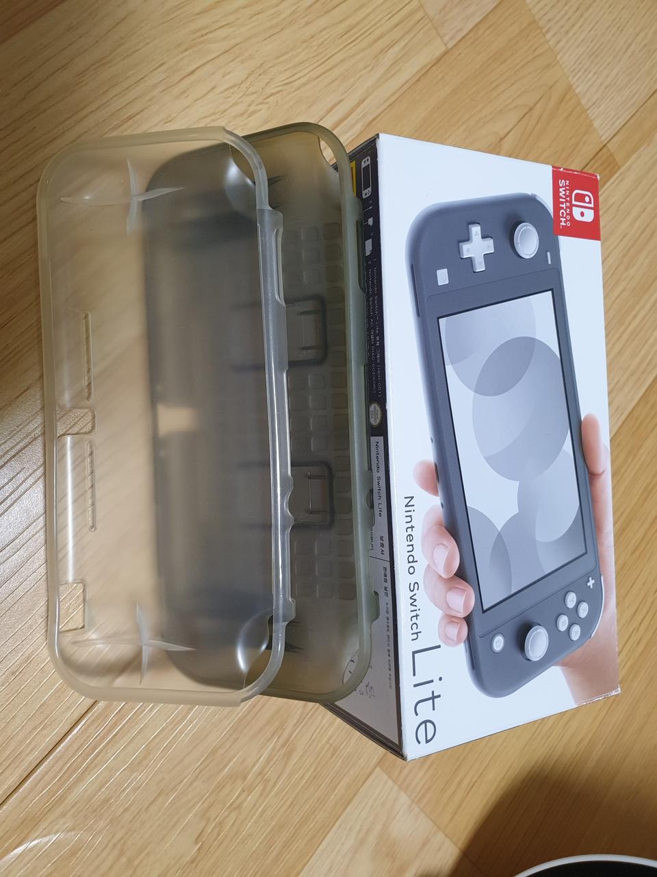 닌텐도 스위치 라이트 팝니다.(박스풀셋트)