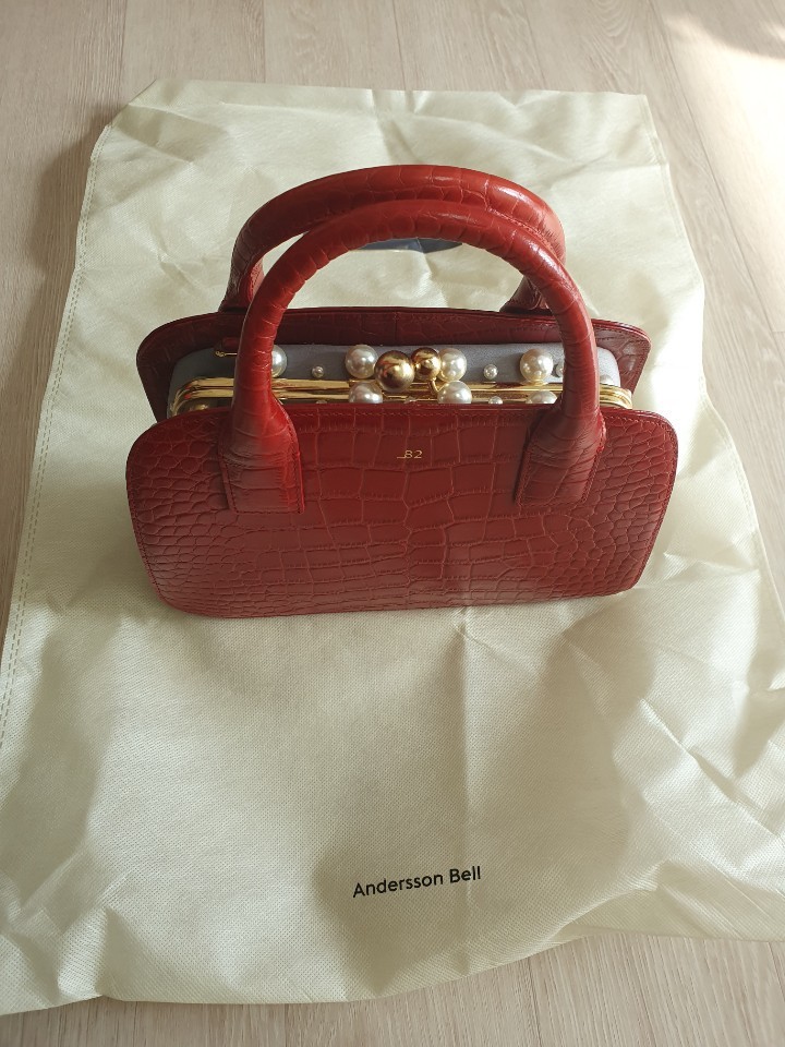 언더82뱀피진주가방급처