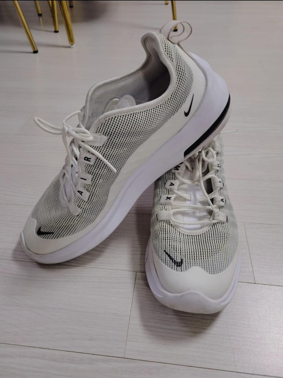 나이키 운동화<에어 맥스 엑시스>275