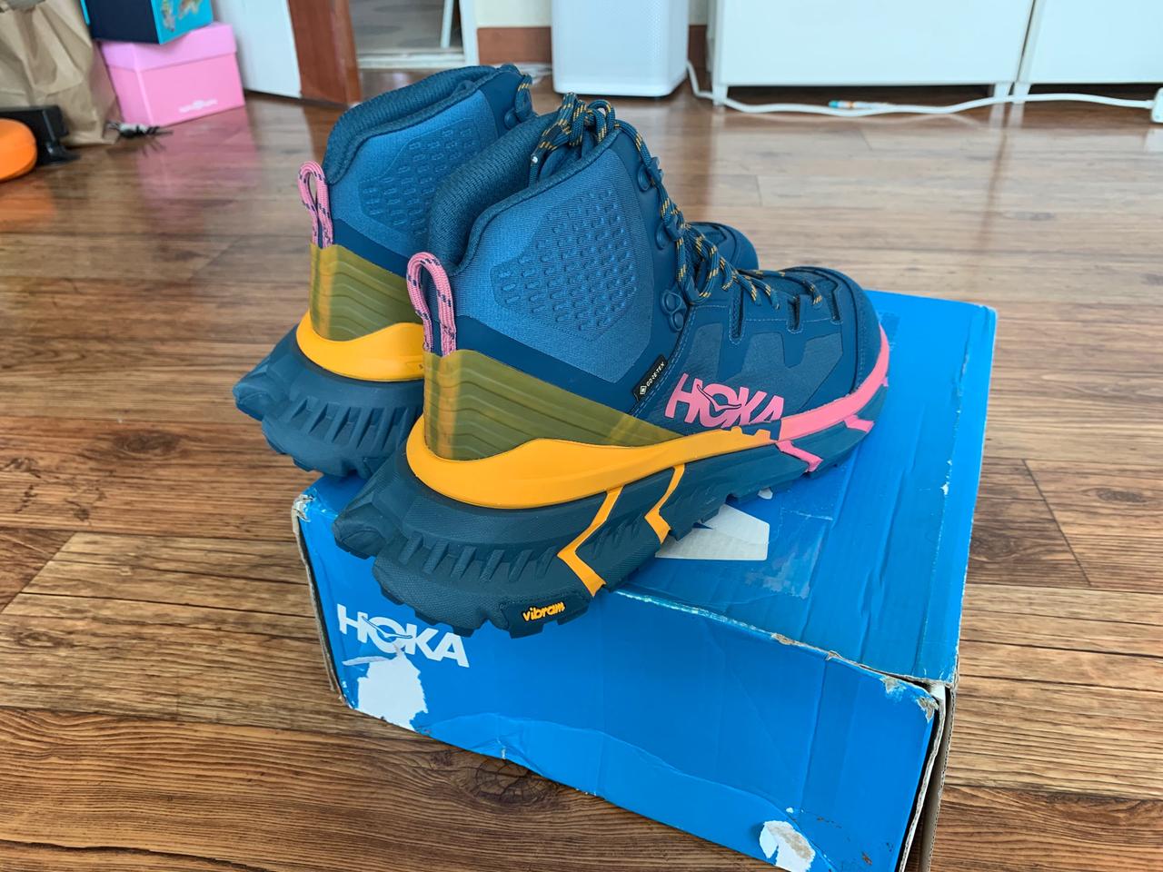 여성 호카 오네오네 텐나인 하이크gtx 260