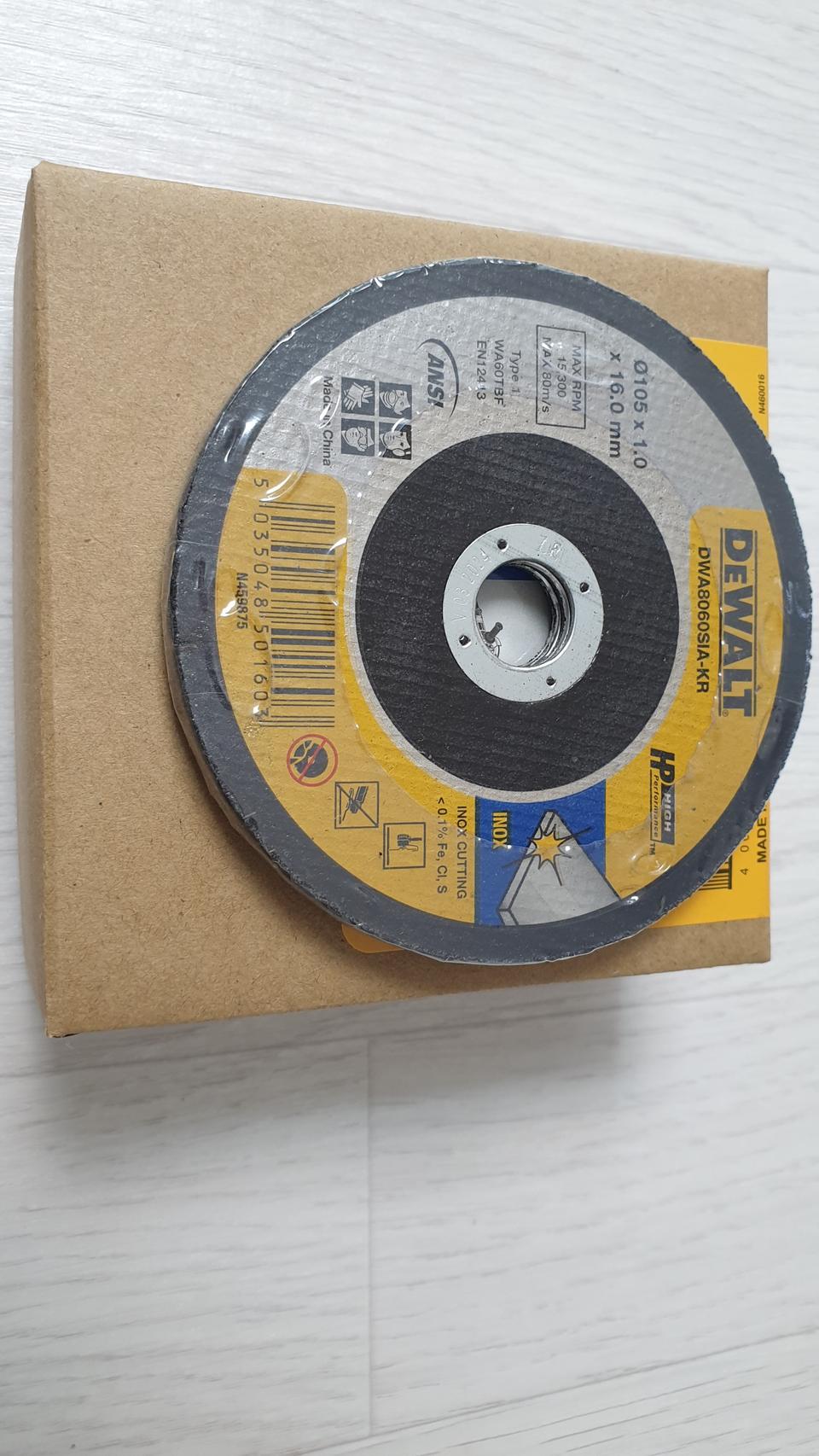 정품 디월트 4인치 절단석 미사용 새제품  1박스
