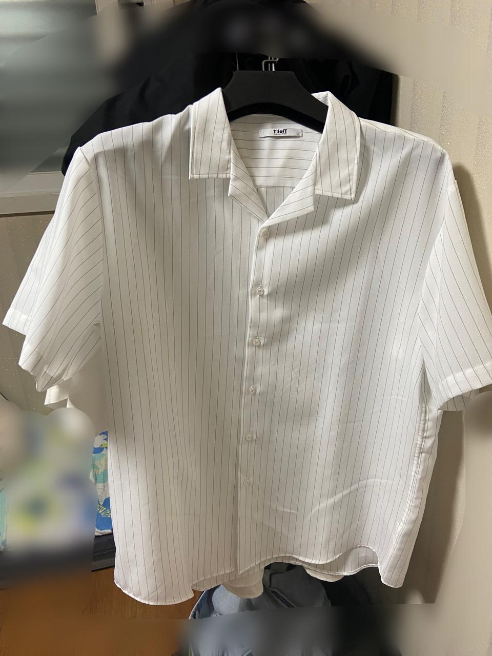 흰색 반팔 스트라이프 셔츠 105