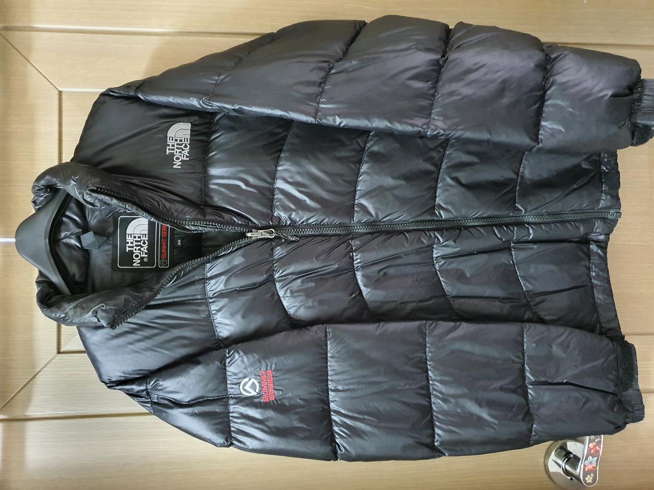 노스페이스 구스다운 패딩 유광 올검 판매합니다.