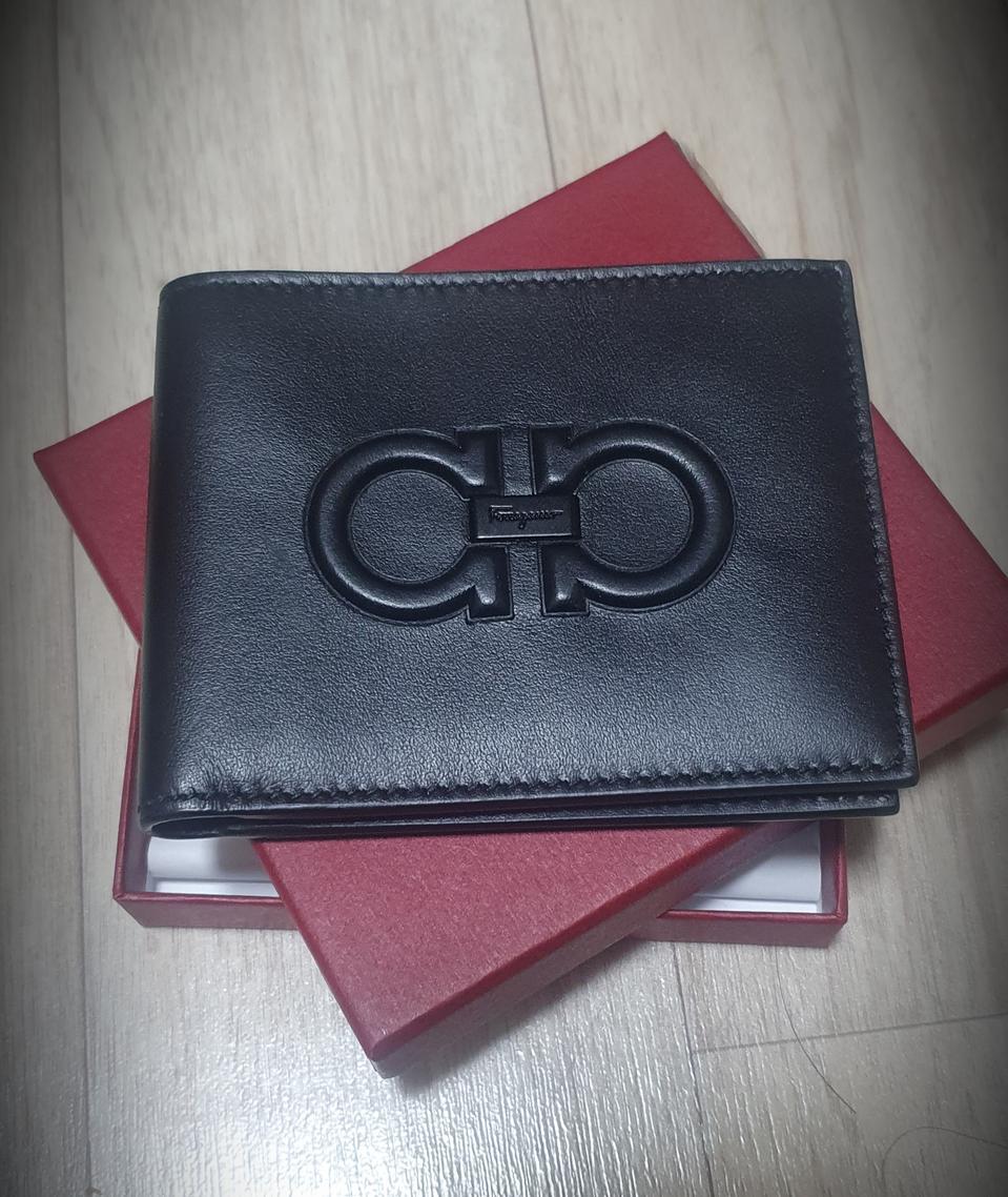 페레가모 피렌체 로고 반지갑 66A248 판매합니다.