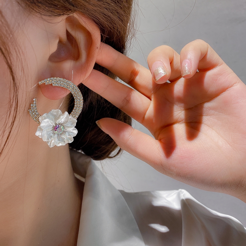 (당일배송)꽃 귀걸이 큐빅귀걸이