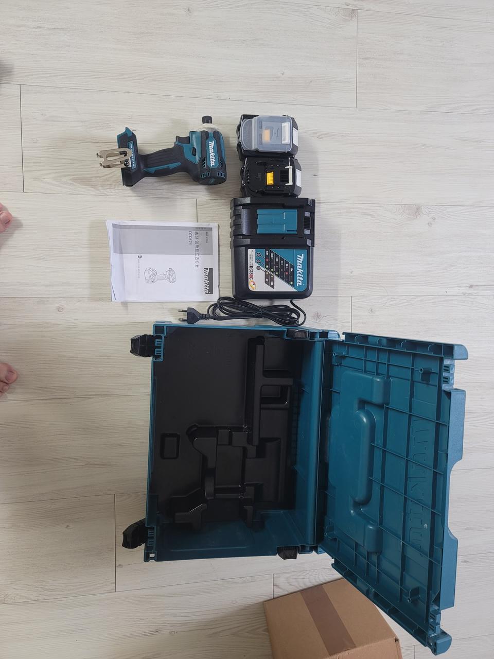 마끼다 임팩드라이버 (DTD171RTJ)