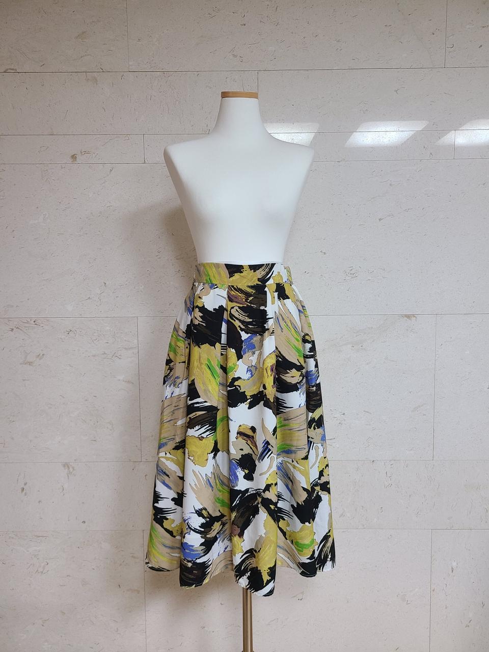 [1회착용] 패턴 뒷 밴딩 스커트 55-66