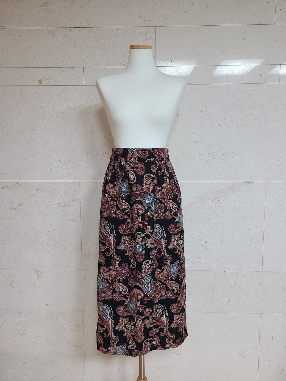 [1회착용] 페이즐리 패턴 뒷밴딩 스커트 55-66