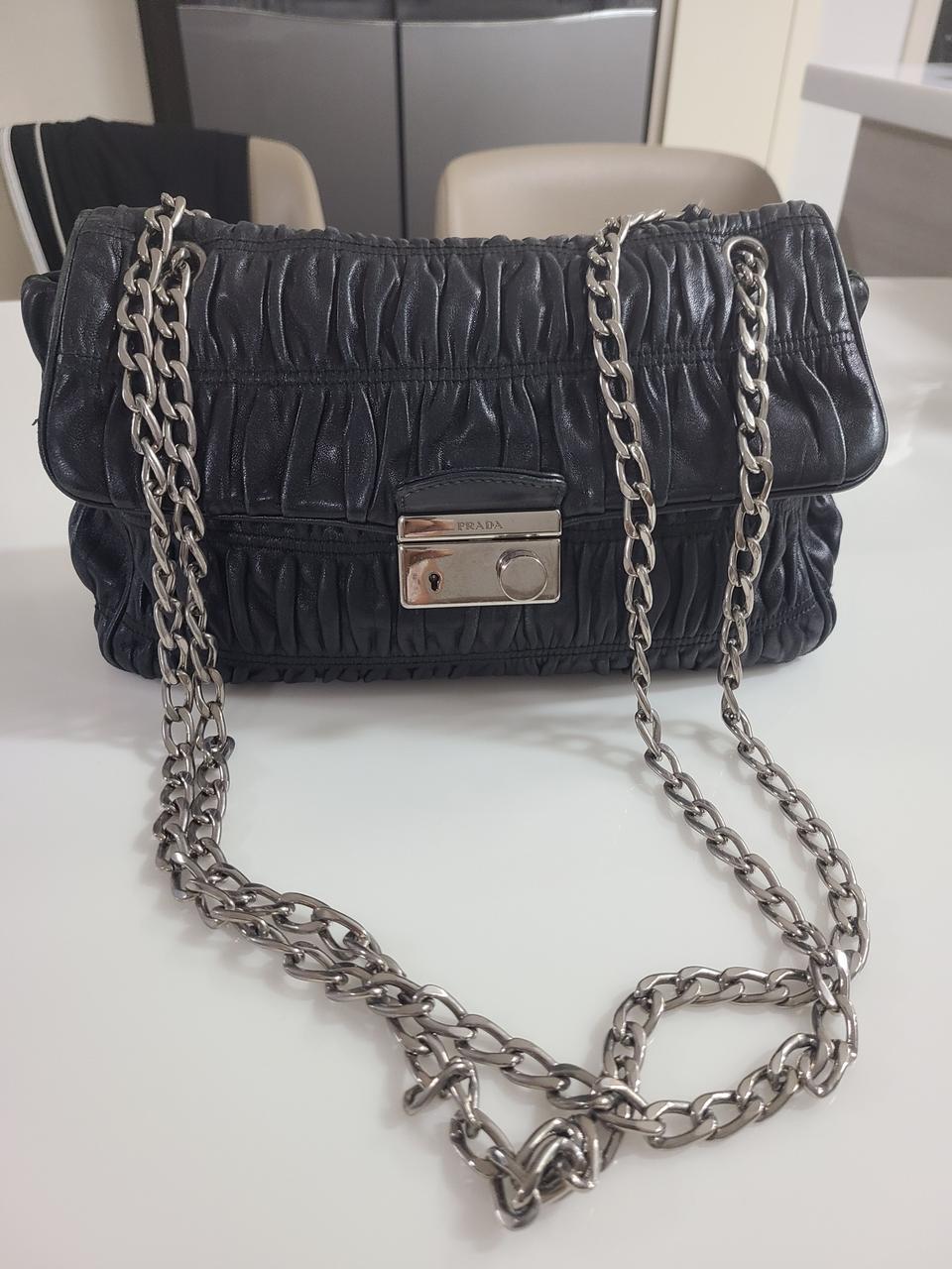프라다정품 은장체인 가죽숄더백