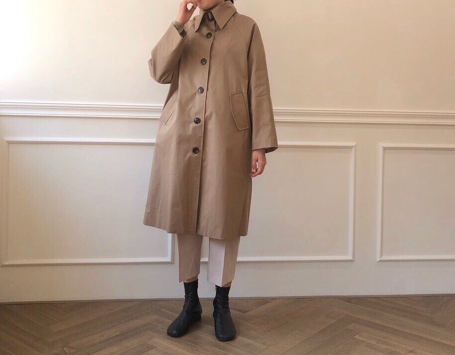 베이지색 트렌치코트