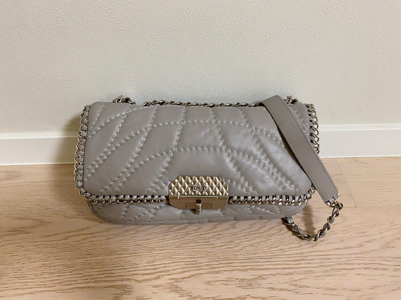 덱케 체인숄더백