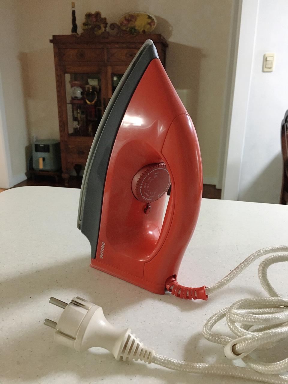 지금은 구할 수 없는, 40년전부터 보관해온 필립스 레트로 다리미