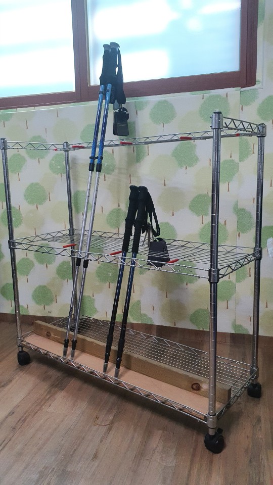 국산 3단 메탈렉으로 만든 진열대(등산스틱 낚시대 등 다용도) 2.2만