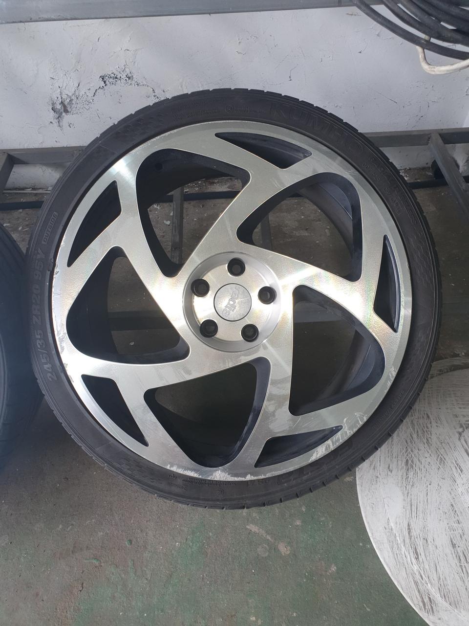 라디8 20인치중고휠