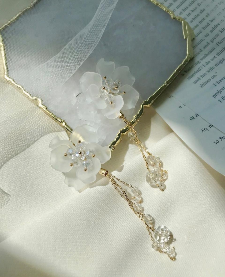 <귀찌> 핸드 메이드 투명 꽃드롭 귀찌 팝니다♡/무료배송