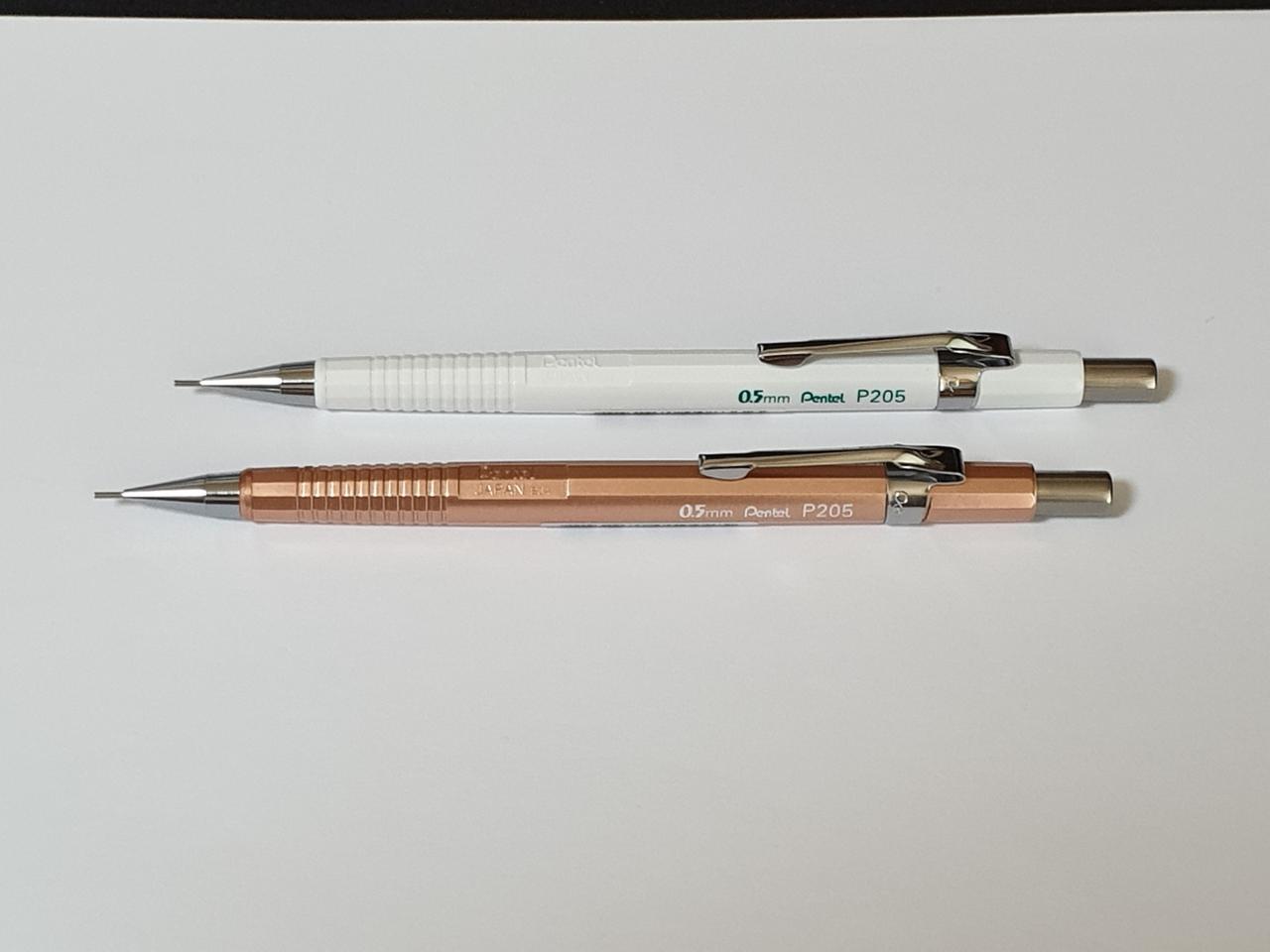 펜텔 p205 메탈릭 로즈골드, 메탈릭 화이트 한정판 샤프 판매합니다.