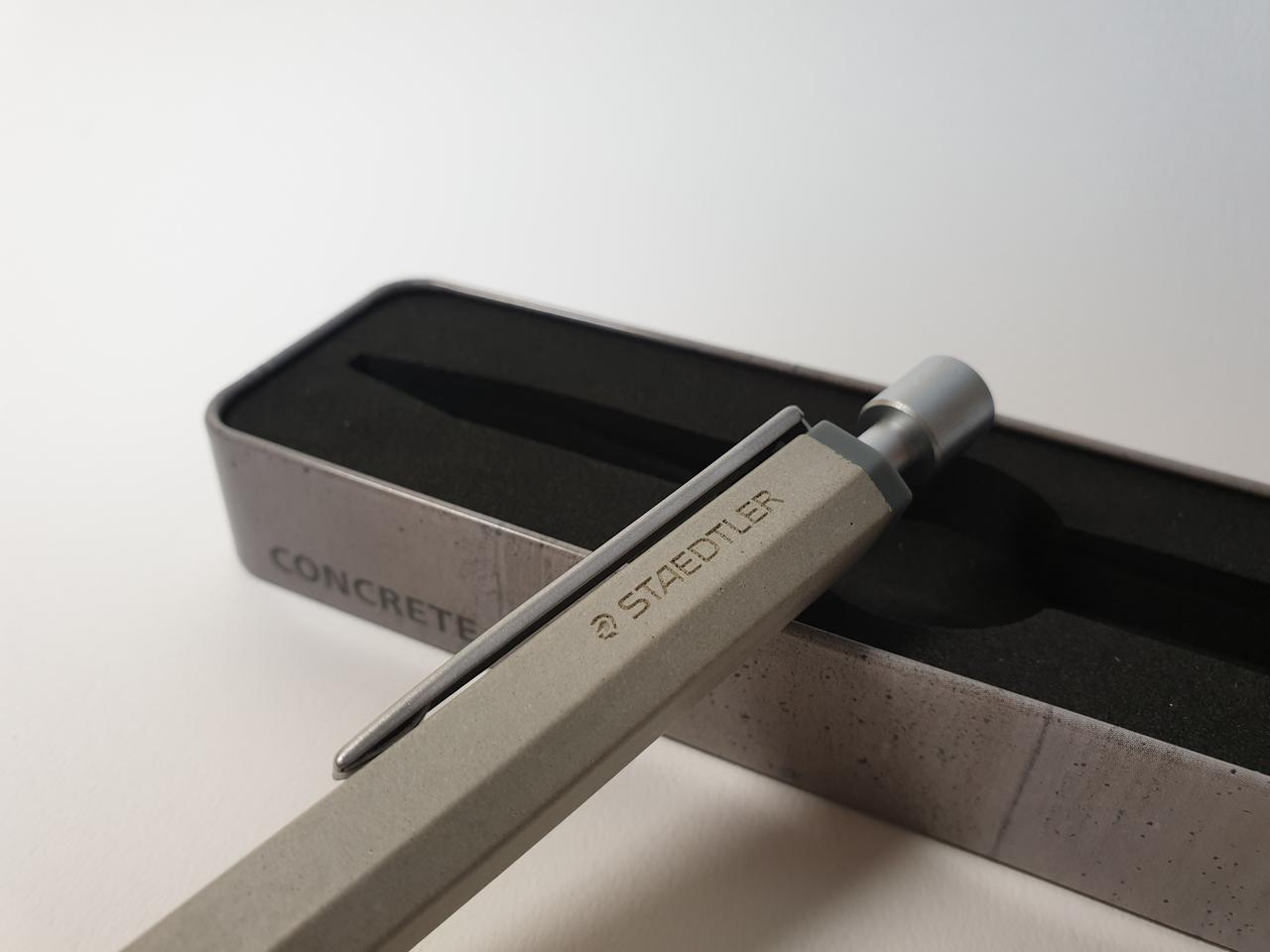 스테들러 콘크리트 라이트스톤 볼펜 판매합니다.