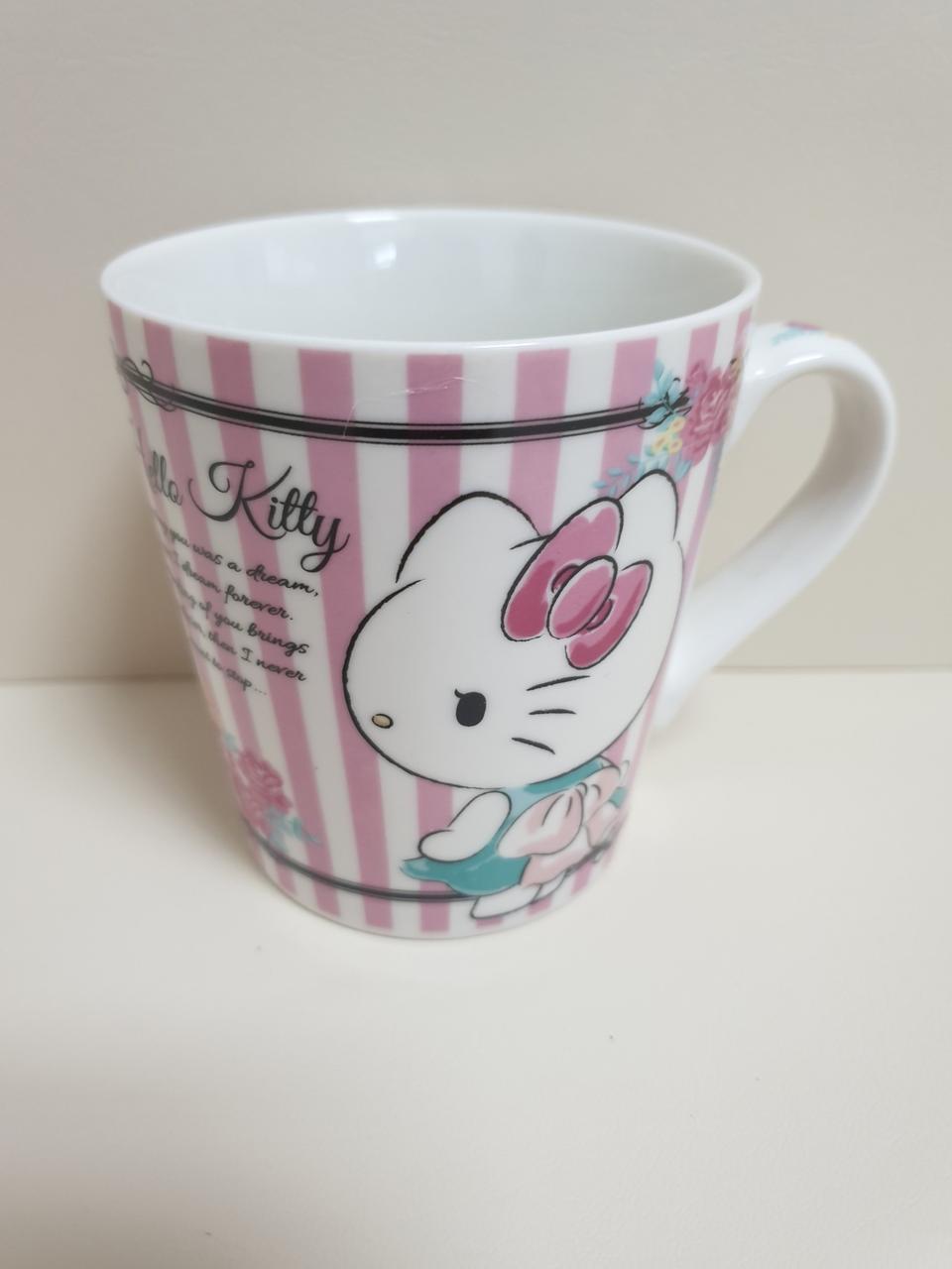 헬로키티 머그컵 스트라이프