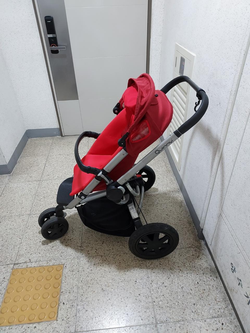 퀴니버즈 유모차 25000원 좋아요