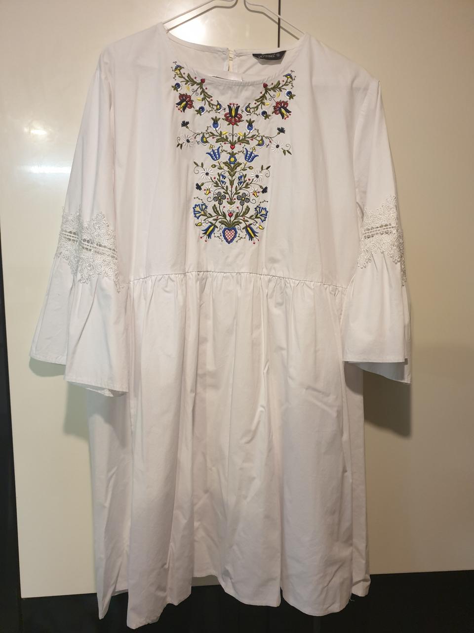 칠부소매 자수원피스 팝니다.