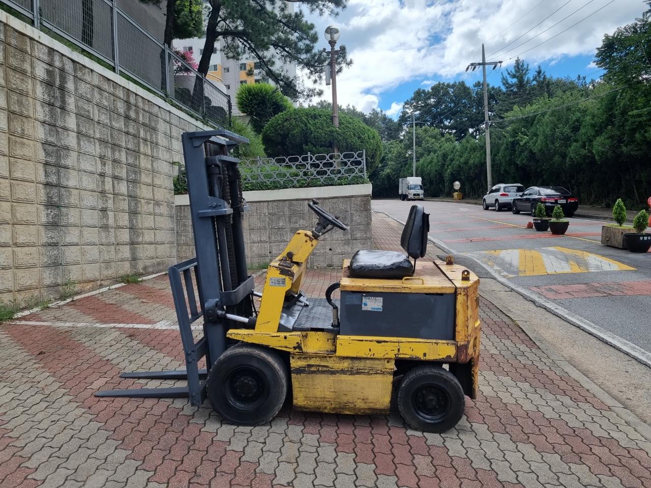 1.5톤전동지게차 싼 금액에 가져가세요