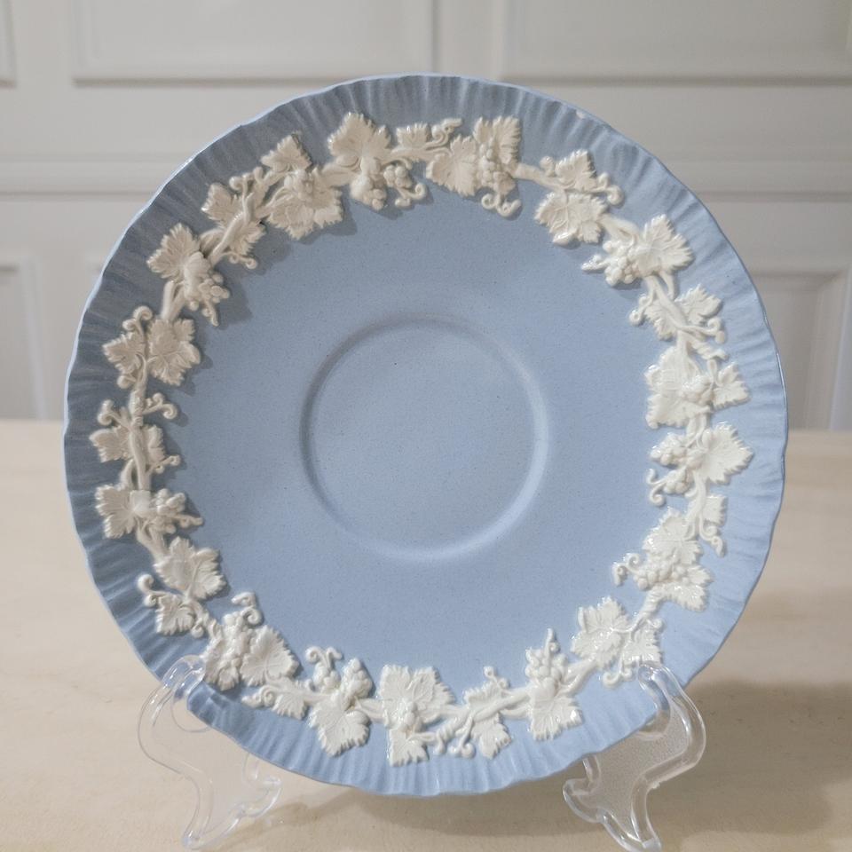 웨지우드 퀸즈웨어 크림온 라벤다 쉘엣지 소서만