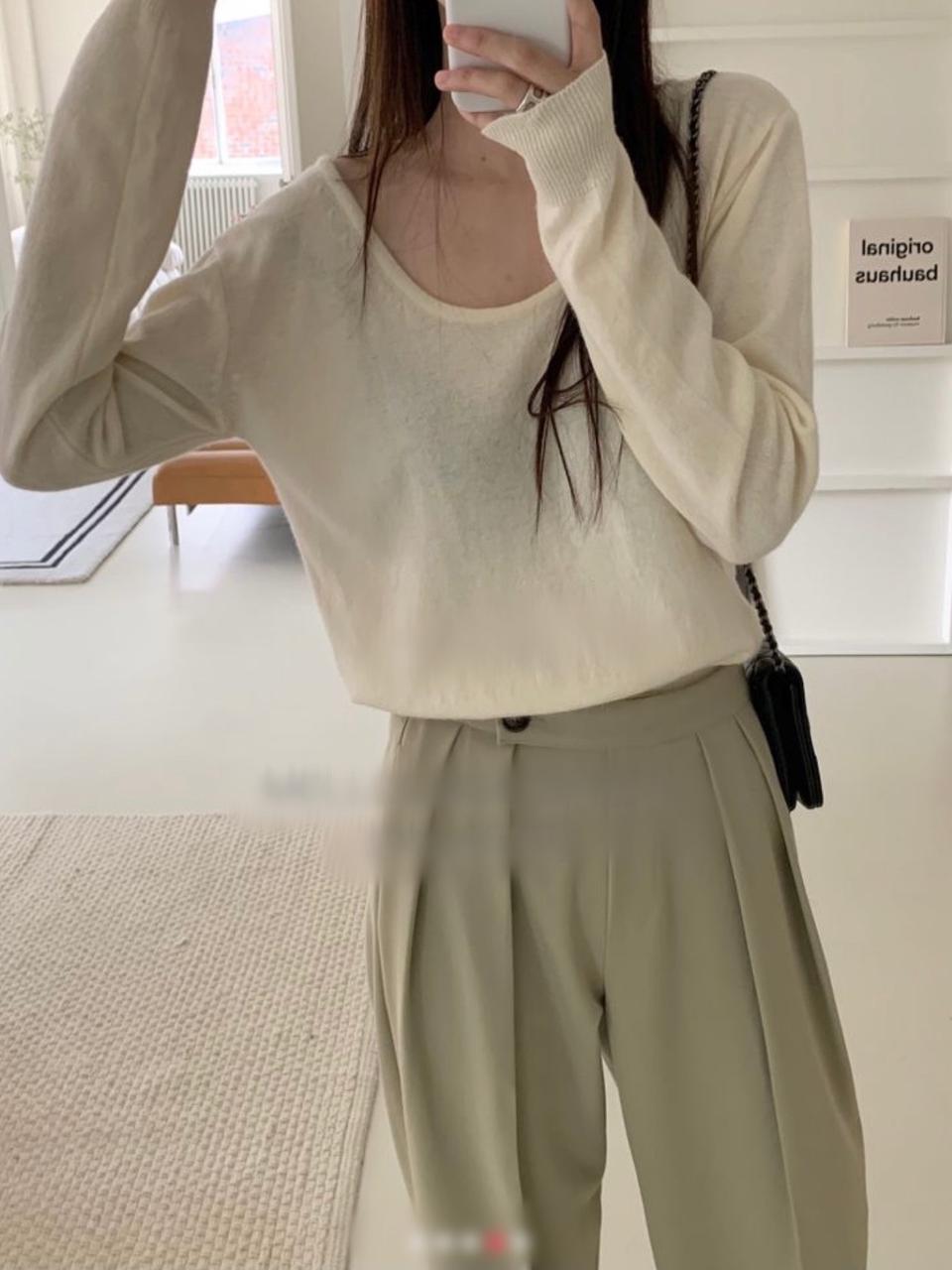 (새제품) 캐시미어 아이보리 유넥 니트